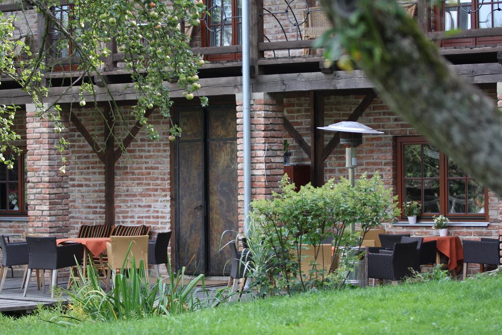 Areal Botanika Hotel Unhost ภายนอก รูปภาพ
