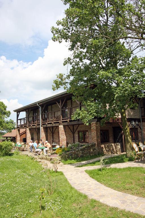 Areal Botanika Hotel Unhost ภายนอก รูปภาพ