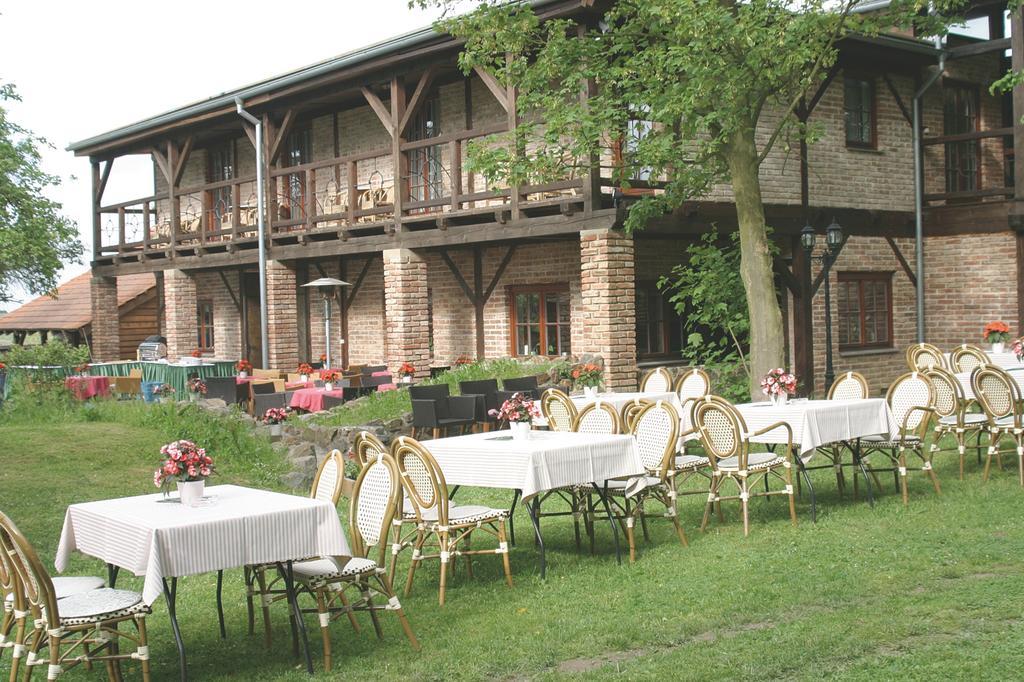 Areal Botanika Hotel Unhost ภายนอก รูปภาพ