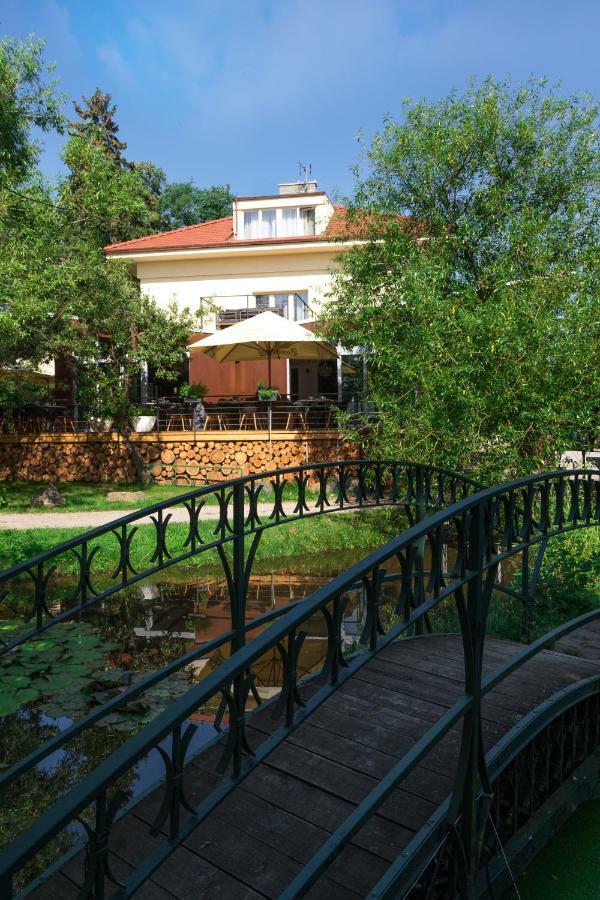Areal Botanika Hotel Unhost ภายนอก รูปภาพ